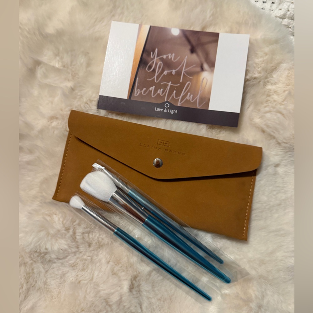 NEW• Elaina Badro• Brown Leather Brush Holder with Blue & White Brushes